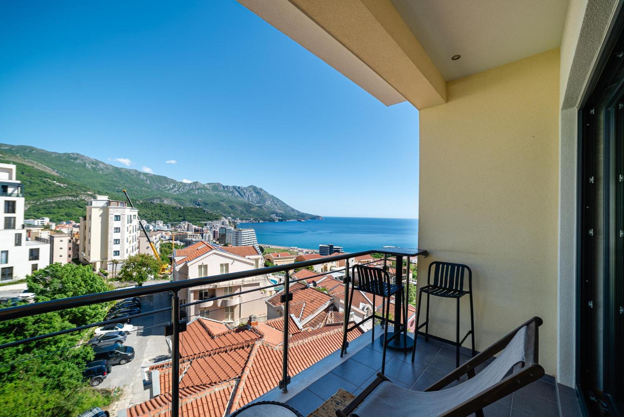 The Dream Getaway & By Devasco Apartment *